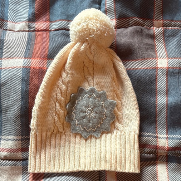 Dior Cream Knit Women's Beanie with Pom-Pom - Picture 1 of 8